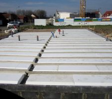 Vide sanitaire 3 tas en attente de la dalle