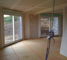 Vue le la cuisine vers le salle à manger