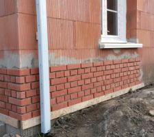 Soubassement brique