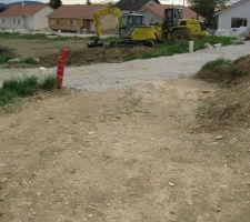 Départ chemin d'accès au bord de la voirie du lotissement