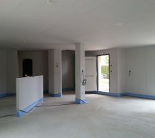 Vue globale (diagonale salle à manger/entrée)