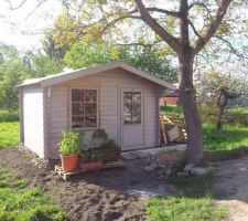 Cabanon de jardin presque terminé