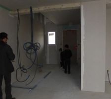 RDC : entrée et futurs wc sous l'escalier