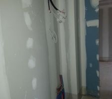 Nourrices d'alimentation sanitaire. En bas RDC, en haut, l'étage. Pas de boucle sanitaire...