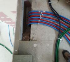 Arrivée du réseau sanitaire de l'étage.