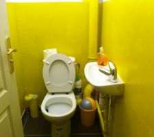 Meuble salle de bain pas encore fixé correctement