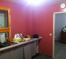 Meuble salle de bain pas encore fixé correctement