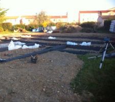 Première rangée de bloc montée et mis à niveau