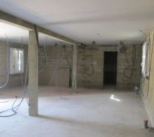RDC avec plafonds faits mais pas encore les murs