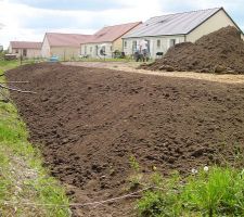 Week-end de Pâques (20/21 avril) : destruction des taupinières et étalage de la terre végétale