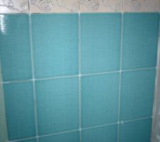 Pose du carrelage autour de la baignoire