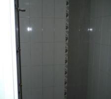 Joins de la faïence de la salle de bain