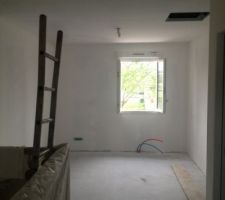 Une préparation (Sous couche universelle)
Plafond et murs mezzanine