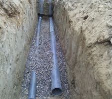 Pose des premiers tuyaux, 110 pour les eaux pluviales, 160 pour la sortie de fosse