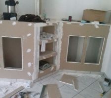 Les meubles sous la télé