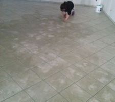 Ma fille morgane qui lustre les joints