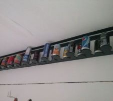 Les étagères qui vont recevoir la collection de canette d jordan