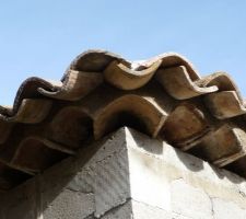 Le 20 décembre: Détail de la manière dont le couvreur a travaillé les rangs de génoises.
