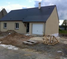 Couche d?apprêt dans le coin salle à manger.