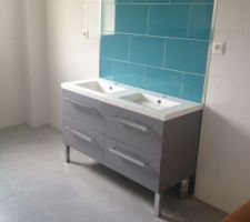 Salle de bain enfants en cours!!! manque baignoire d angle , mitigeurs, miroirs enfin tout quoi