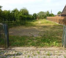 Le terrain vu de devant