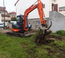 Tracto-pelle en action