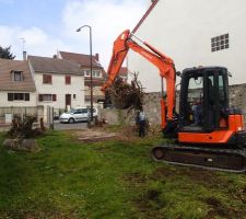 Tracto-pelle en action