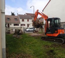 Tracto-pelle en action