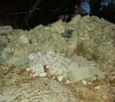 Visiblement qqun a vidé sa remorque sur le chantier...