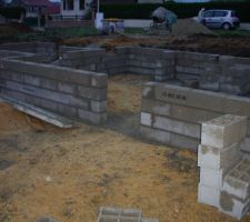 C'est la premiere photo de ma construction j'etais parti pourtravail et ils on ete trop vite pour d&eacute;marrer mais ils travaille plutot bien et en plus j'ai un ami ma&ccedil;on qui habite en face et qui surveille