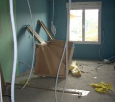 RDC isolé! Reste les cloisons à poser
Vue sur la chambre du bas