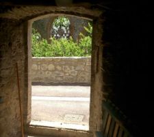 On laisse entrer la lumiere  dans la cave du rez-de-chaussee