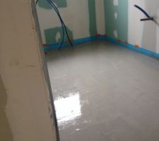 Coulage de la chape liquide anyhdrique.