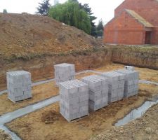 Fondation ok, y a plus qu'a monter le sous-sol.