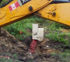 Laborieux pour avoir l'autorisation du passage ERDF, sur un chemin publique qui est privé ... oui-oui, je sais , c'est tordu ,mais trop compliqué a expliquer...
