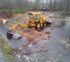 ..un peu d'eau ... là , on peu dire qu'on est au maxi, y'en a jusqu'a la route....le voisinage n'a pas vu ça depuis ....