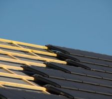 Détail de la couverture en tuiles VOLNAY 10/m²