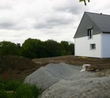 Nivellement du terrain pour elaboration du jardin