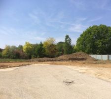 Terrain freco9177 sur la droite (la grosse motte de terre) et kneos91 sur la gauche