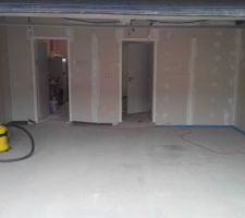Le garage... vide (il ne l'est pas resté longtemps)