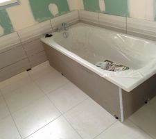 Mise en place du tablier de la baignoire - faïence de la SDB