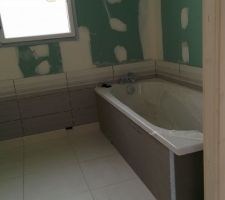 Mise en place du tablier de la baignoire - faïence de la SDB