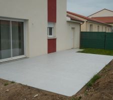 Terrasse sur Chape maigre, dalles MARLUX Grigio