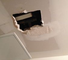 Fuite, obligé de défaire le plafond tout seul pour laisser l'eau coulée