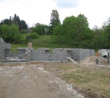 D&eacute;but du montage des murs.