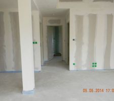 Bande d'enduit ponc&eacute;