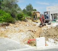 Saignées de raccordement eau, téléphone et EDF