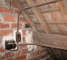 Ancienne arrivée d'électricitée