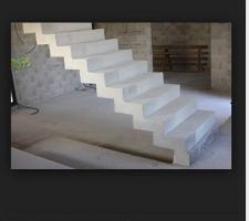 L'escalier devra être quart tournant tout en haut... Ce qui est difficile a trouver en préfabriqué apparemment.