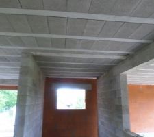 Flèche du plancher au niveau de l'escalier (flexion de 1cm - portée d'environ 2m)